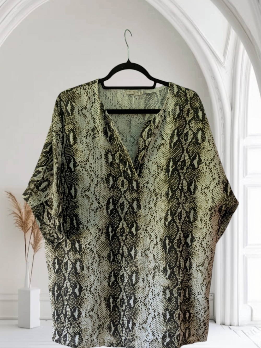 V-Neck Blouse M/ XXL